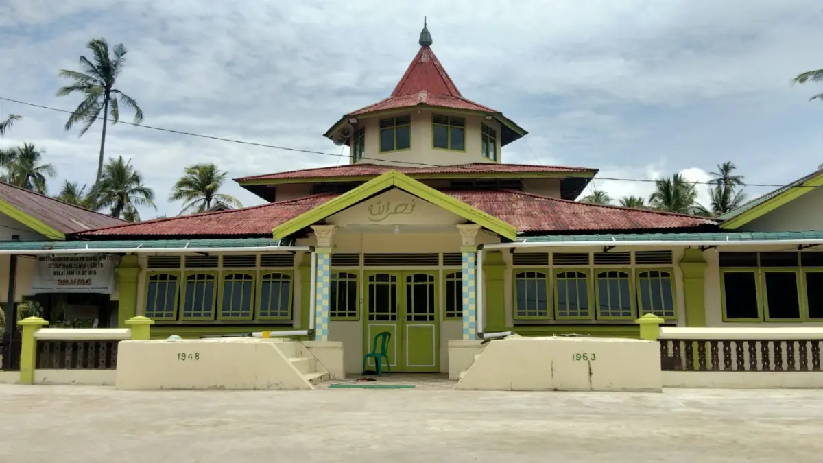 Masjid Batu di Teluk Pakedai Kabupaten Kubu Raya yang dibangun tanpa kayu (IST) 