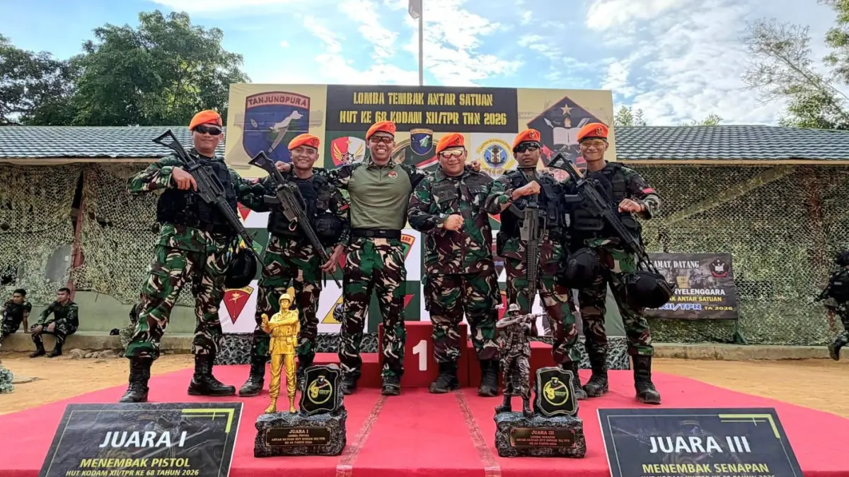 Prajurit Batalyon Parako 466 Pasgat sukses ukir prestasi dengan meraih juara menembak pada HUT Kodam XII/Tanjungpura 2026 di Singkawang.