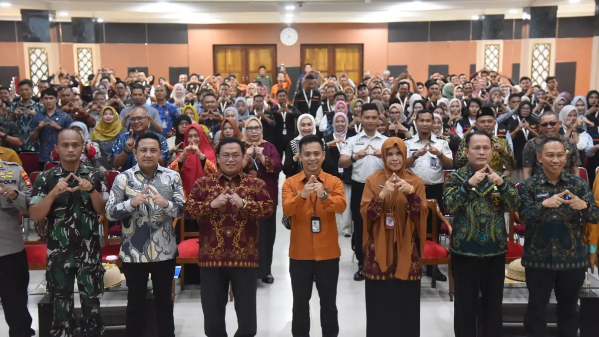 Wabup Kubu Raya, Sukiryanto bersama Plt Kepala BPS Kubu Raya, Supandi melepas 511 petugas Sensus Ekonomi 2026 di Aula Praja Utama Kantor Bupati Kubu Raya, Kamis (11/6). (ASHRI ISNAINI/PONTIANAK POST)