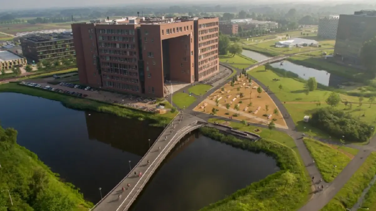Wageningen University & Research di Belanda dikenal sebagai salah satu kampus terbaik dunia dalam bidang pertanian, teknologi pangan, dan inovasi agribisnis berkelanjutan. (wur.nl)