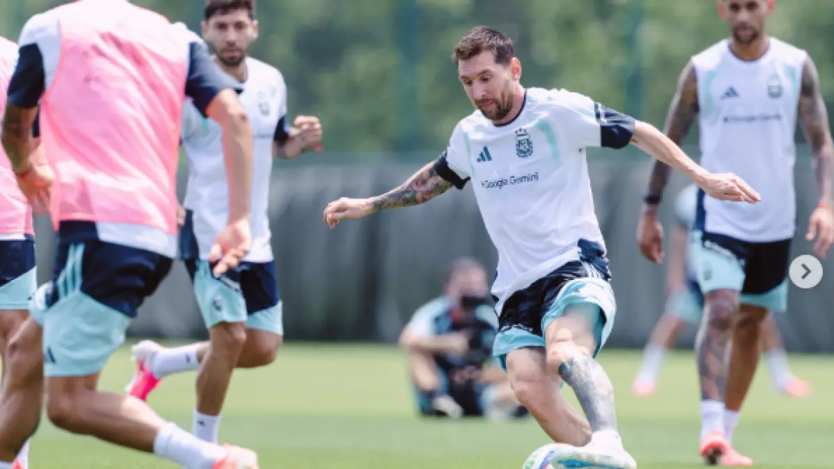  Lionel Messi menjalani latihan Argentina menjelang laga pembuka Piala Dunia 2026 melawan Aljazair. (IG.afaseleccion)