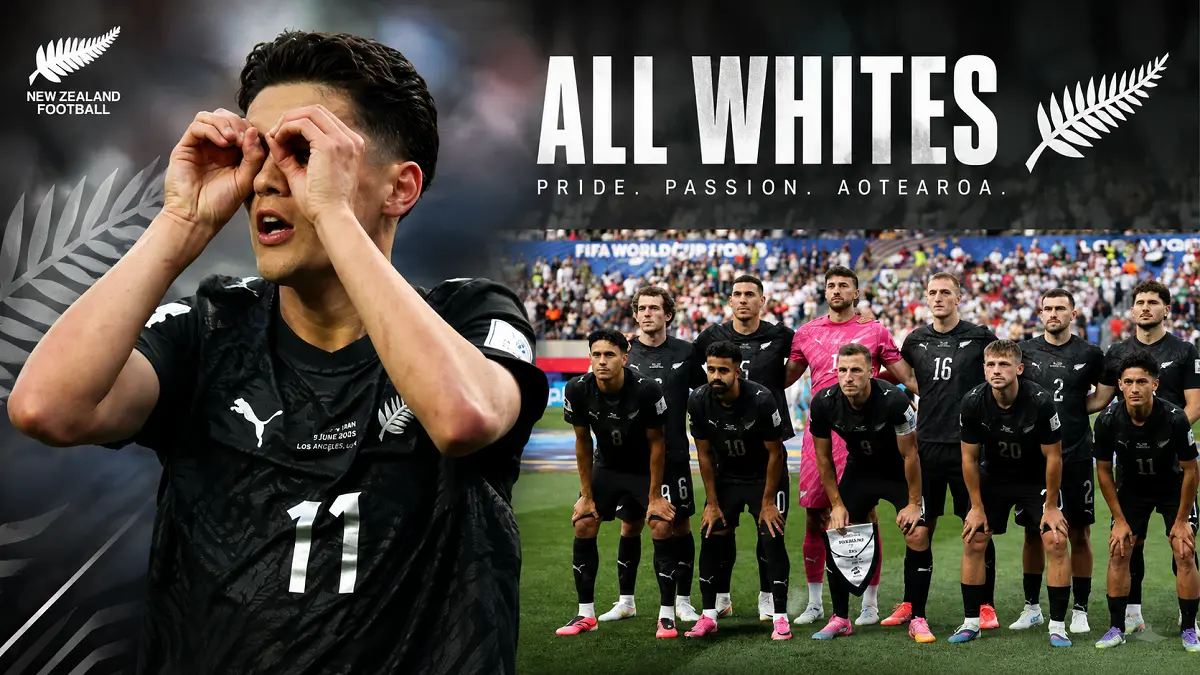 Pemain Selandia Baru Elijah Just berselebrasi merayakan golnya saat menghadapi Iran pada laga Grup G Piala Dunia. (IG.nzallwhites/Diolah AI)