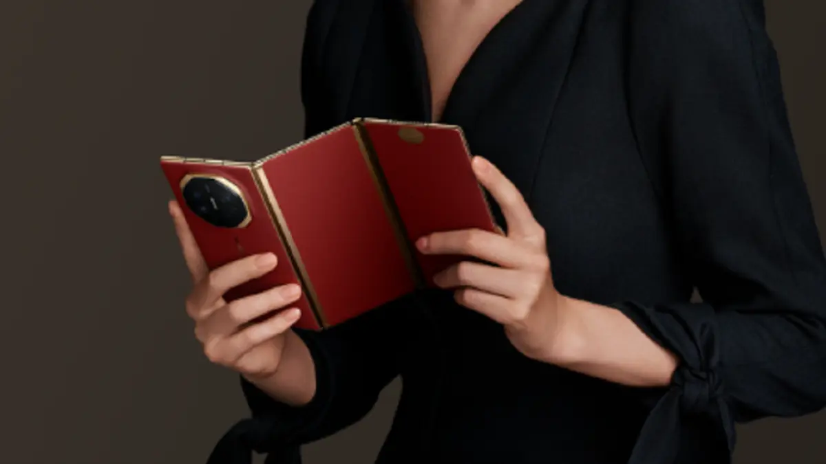 Ilustrasi paten Huawei menampilkan mekanisme ponsel lipat tiga vertikal dengan engsel berbentuk S.(Dok. Huawei)