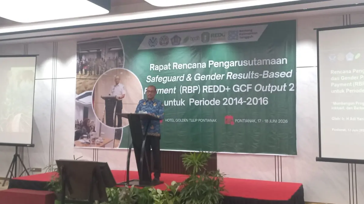 Kepala DLHK Kalbar, Adi Yani saat membuka acara di Hotel Golden Tulip Pontianak, Rabu (17/6). (ISTIMEWA)