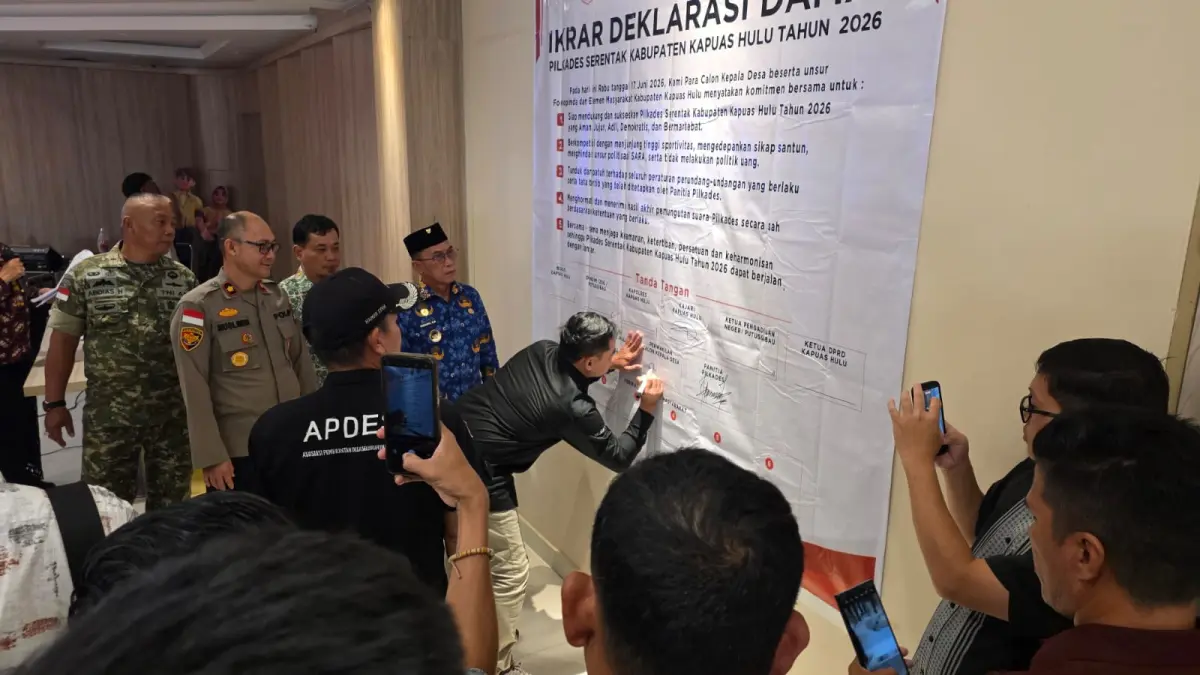 Penandatanganan deklarasi damai dilakukan calon kepala desa bersama unsur Forkopimda, panitia, dan tokoh masyarakat dalam rangka mewujudkan Pilkades Serentak 2026 yang aman, tertib, demokratis, serta bebas konflik di Kabupaten Kapuas Hulu.