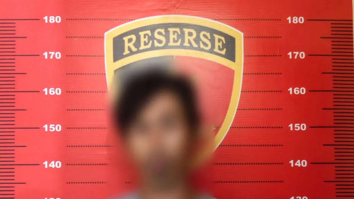 Pria berinisial D (34) tega berulang kali memerkosa darah dagingnya hingga hamil.