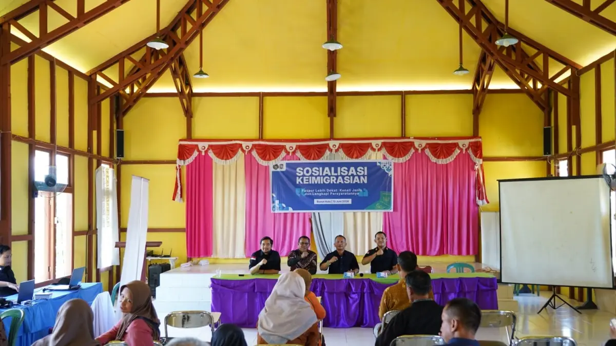 SOSIALISASI : Kantor Imigrasi Kelas III TPI Putussibau, menggelar sosialisasi tentang keimigrasian di Kecamatan Bunut Hulu.   