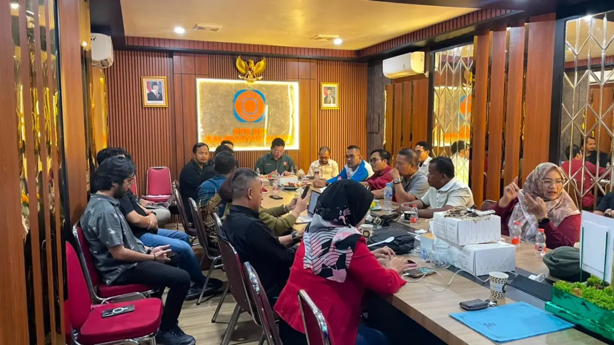 Suasana diskusi antara PLN UP3 Mempawah dan DPD REI Kalimantan Barat berlangsung hangat, membahas upaya peningkatan layanan kelistrikan serta percepatan dukungan infrastruktur bagi sektor properti di wilayah Kalimantan Barat.