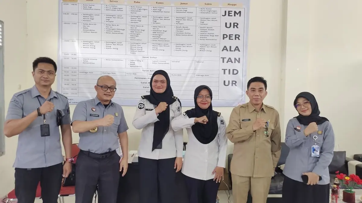 Kantor Wilayah Kementerian Hukum Kalimantan Barat melalui Tim Pengawas Daerah melaksanakan monev layanan bantuan hukum di Lapas Perempuan kelas IIA Pontianak pada Senin (15/6). (DOK KANWIL KEMENKUM KALBAR)