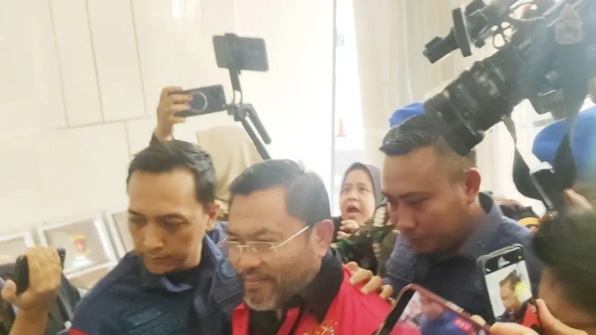 Mantan Wakil Kepala BGN Sony Sonjaya menjalani pemeriksaan sebagai tersangka kasus dugaan tindak pidana korupsi tata kelola program MBG tahun 2025-2026 di Gedung Jampidsus Kejaksaan Agung (Kejagung), Jakarta, Kamis (18/6). (ANTARA)
