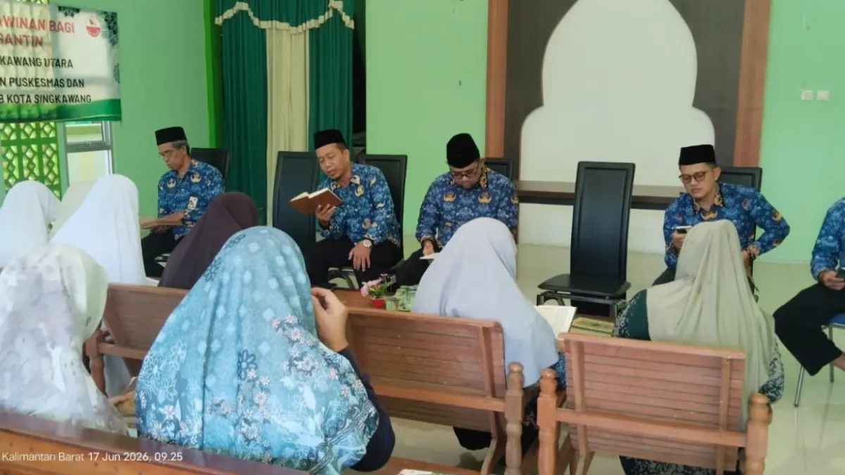 Suasana khidmat Khataman Alquran di Aula KUA Singkawang Utara. (ISTIMEWA)