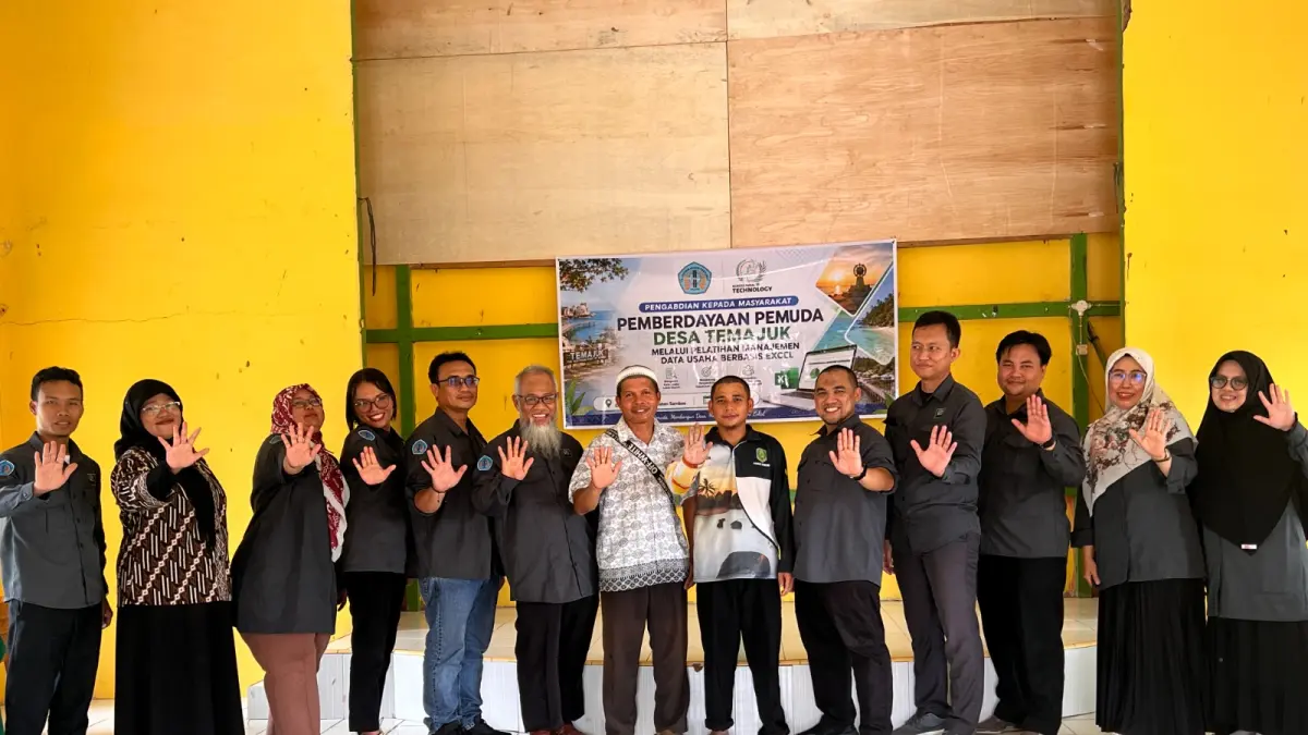 Tim Polnep foto bersama usai PKM.