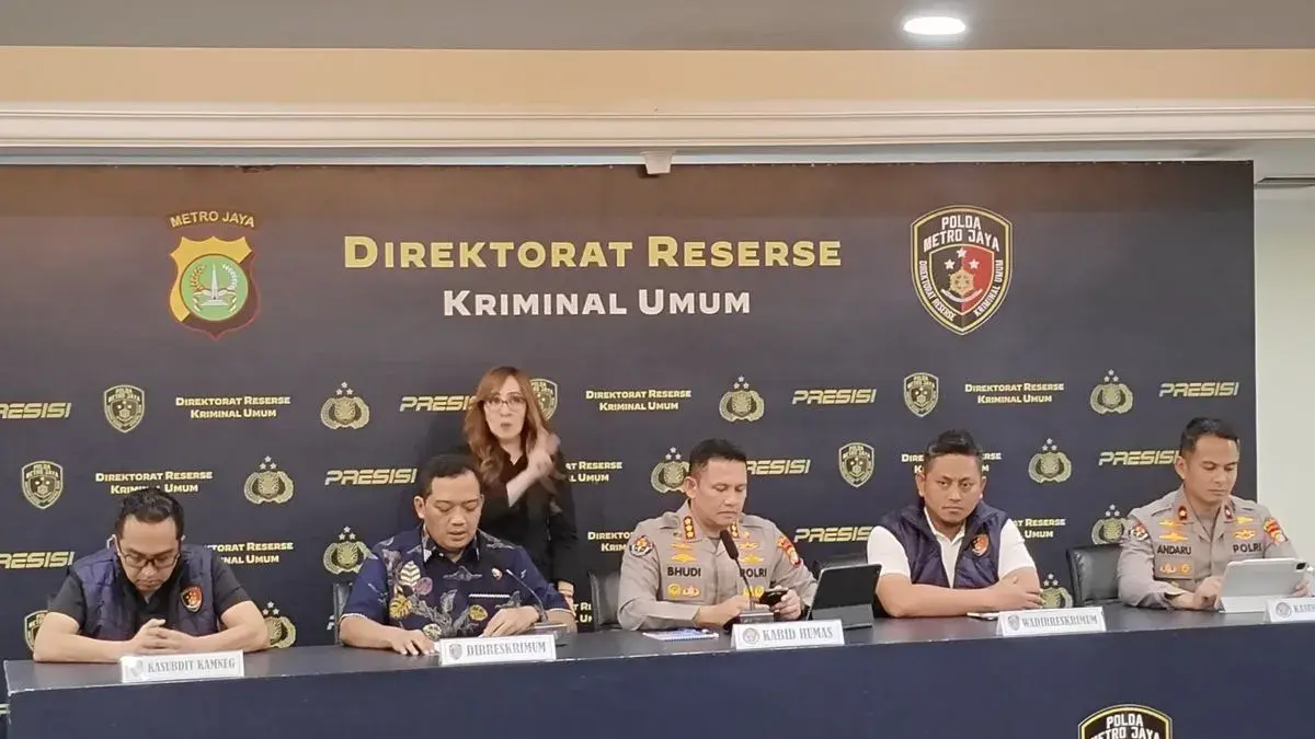 Dirreskrimum Polda Metro Jaya, Kombes Pol Iman Imanuddin (kedua dari kiri) saat konferensi pers di Jakarta, Jumat (19/6/2026). (ANTARA)