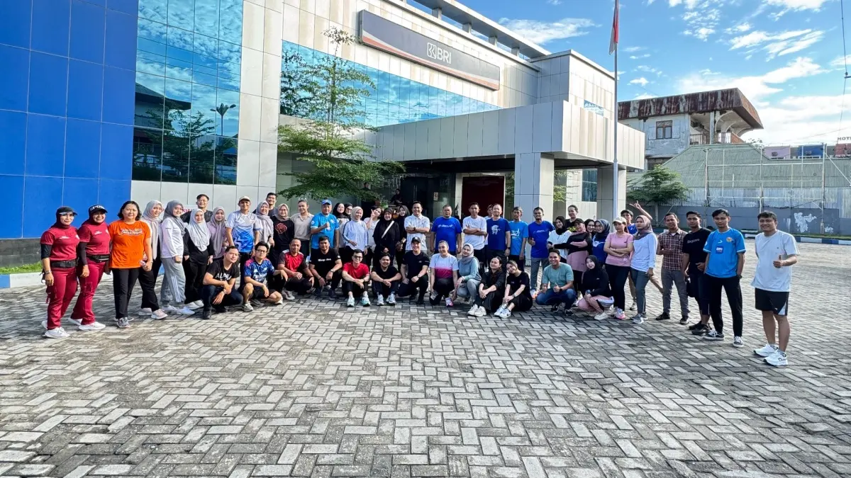 Insan BRILiaN, PT Bank Rakyat Indonesia (Persero) Tbk Kantor Cabang Singkawang menggelar kegiatan senam pagi bersama pada Jumat (19/6). (ISTIMEWA)