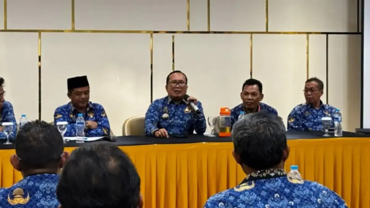 IST
ARAHAN:  Bupati Kubu Raya Sujiwo memberikan arahan saat menghadiri Pembinaan Manajemen Puskesmas (P1, P2, P3) Kabupaten Kubu Raya Tahun 2026 di Hotel Dangau, Sungai Raya, Rabu (17/6).

