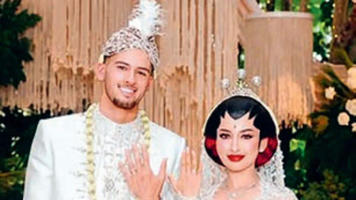Jennifer Coppen dan Justin Hubner akad nikah di Tirtha Bali Uluwatu, Bali, Jumat (12/6). (DOK JAWAPOS)