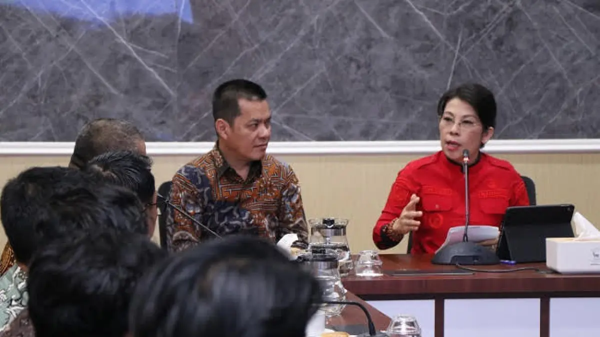 Bupati Kayong Utara, Romi Wijaya (kiri) melakukan studi terap percepatan pembangunan bandara ke Kota Singkawang, Jumat (18/6/2026). (ISTIMEWA)