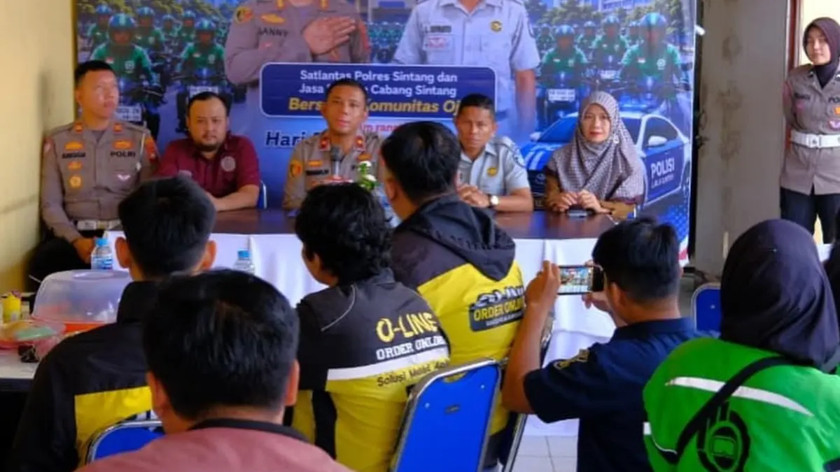 Polres Sintang gelar Kopdar bersama para pengemudi ojol di Sintang untuk sosialisasikan peningkatan kapasitas pengemudi ojol dalam memberikan pertolongan pertama kepada korban kecelakaan. (ISTIMEWA)