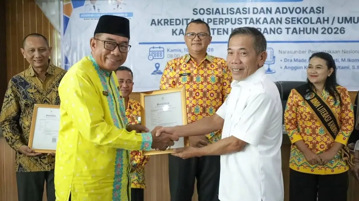 Wabup Ketapang, Jamhuri Amir, menghadiri dan membuka sosialisasi akreditasi perpustakaan sekolah, Kamis (18/6). (ISTIMEWA)