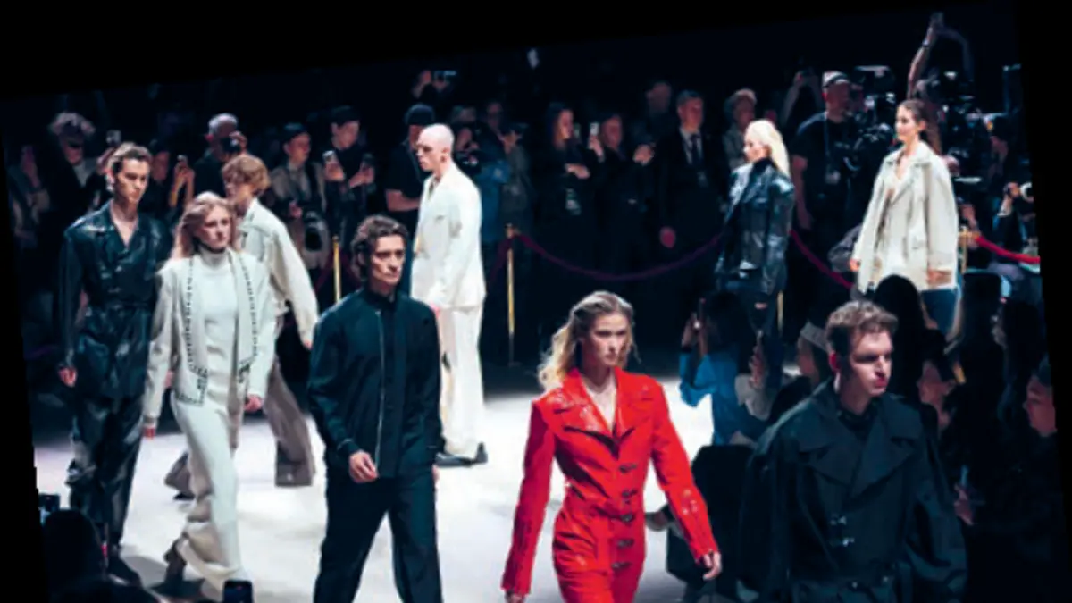 Atasan tailored tetap eksis (MAGNIFIQUE PR UNTUK MOSCOW FASHION WEEK)