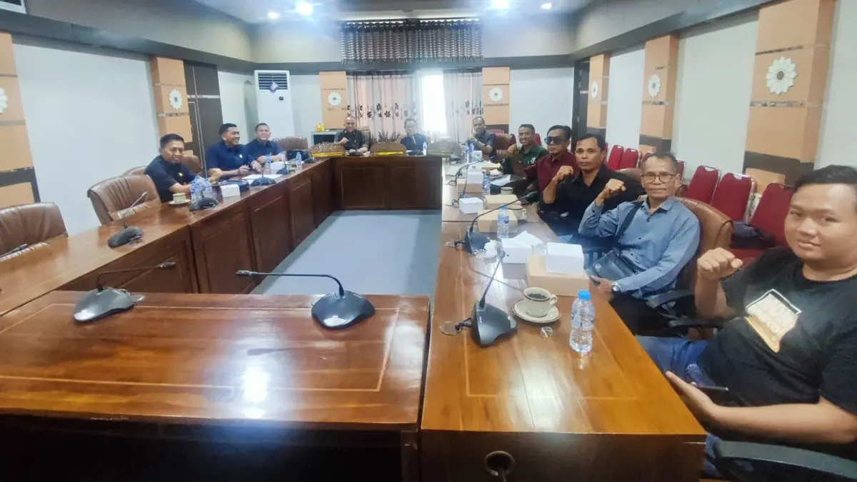 DKK (Dewan Karet Kalimantan Barat) mendatangi Komisi II DPRD Kalbar beberapa waktu lalu. (DENY HAMDANI/PONTIANAK POST