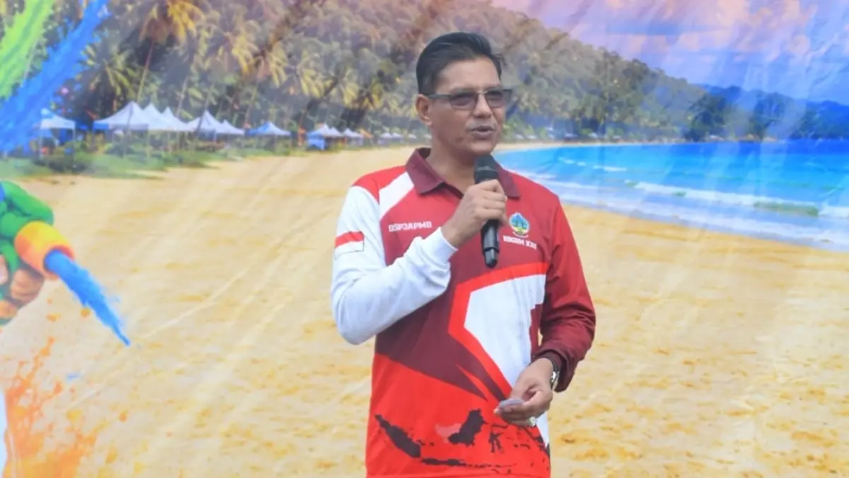FUN WALK : Wakil Bupati Kayong Utara, Amru Chanwari, Fun Walk Sensus Ekonomi 2026 yang digelar di kawasan Pantai Pulau Datok Sukadana. (IST)