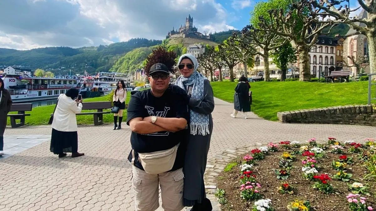 Syafarudin Daeng Usman bersama istri saat berada di kawasan Montremarte Paris (IST) 