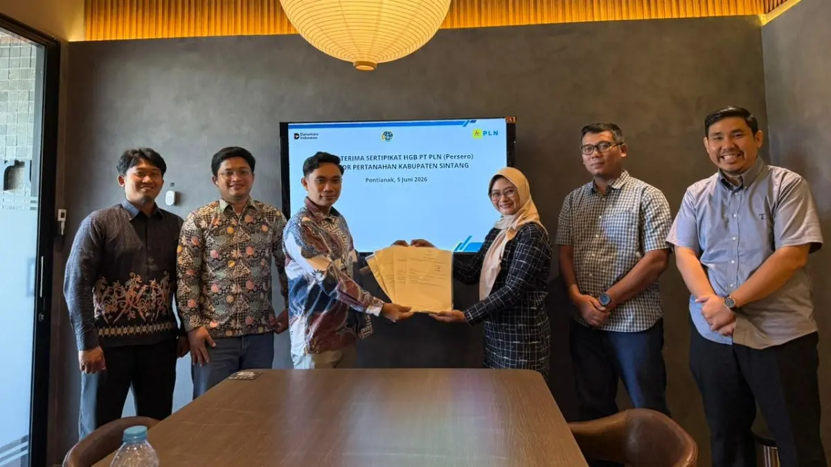 UPP KLB 2) dan Kantor Pertanahan ATR/BPN Kabupaten Sintang melaksanakan serah terima Sertifikat Hak Guna Bangunan (HGB) aset PLN beberapa waktu lalu. (ISTIMEWA)