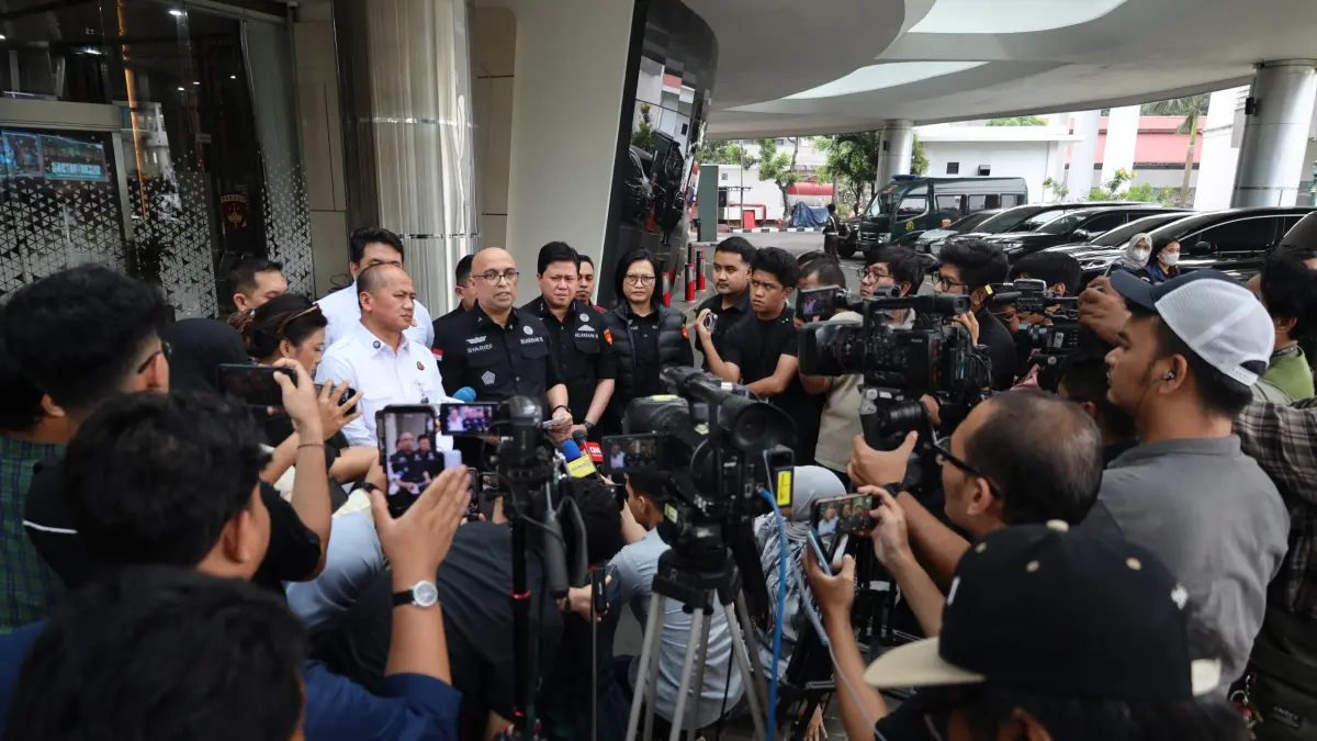 Kejaksaan Agung memberikan keterangan pers mengenai penolakan permohonan justice collaborator tersangka SS dalam perkara dugaan korupsi tata kelola Program Makan Bergizi Gratis (MBG) pada Badan Gizi Nasional tahun 2025-2026. Penyidik menilai tersangka merupakan salah satu pelaku utama dalam perkara tersebut. (FOTO: KEJAGUNG)