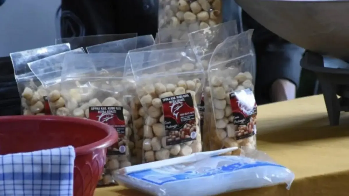 Amplang produksi masyarakat Batu Ampar. 