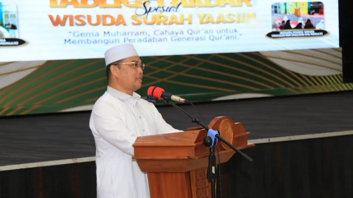 Gubernur Kalbar Ria Norsan menyampaikan sambutan di acara wisuda Tahfidz Ashqaf. (Adpim Pemprov Kalbar)