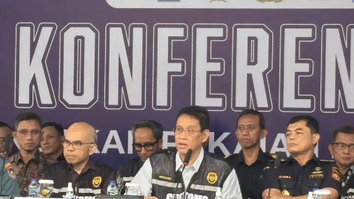 Menteri Keuangan Purbaya Yudhi Sadewa bersama jajarannya dalam konferensi pers, di Buffer Area TPS CDC Banda, Tanjung Priok, Jakarta, Selasa (23/6/2026). (ANTARA/Imamatul Silfia)
