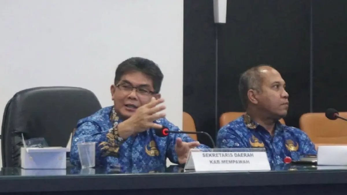 Sekda Abdul Malik saat mengikuti sosialisasi di Gedung Mempawah Command Center.