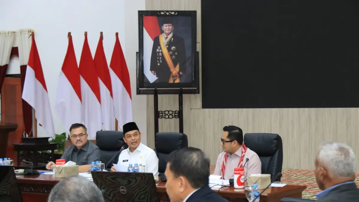 DORONG KAPUAS RAYA: Gubernur Kalimantan Barat Ria Norsan menyampaikan aspirasi percepatan pembentukan Provinsi Kapuas Raya saat menerima kunjungan kerja Panja Komisi II DPR RI di Balai Petitih Kantor Gubernur Kalbar, Rabu (24/6). (IST)