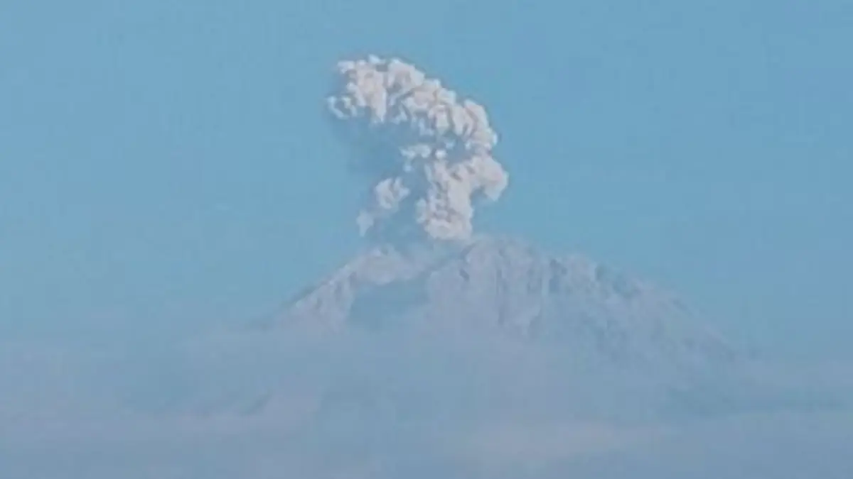 Gunung Semeru erupsi tinggi letusan 600 meter di atas puncak pada Rabu (24/6/) pagi. (ANTARA/HO-PVMBG)