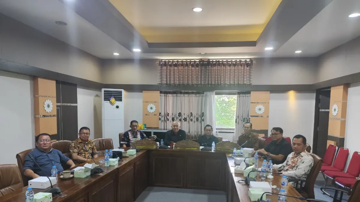 Perwakilan DPRD Kabupaten Sekadau mendatangi Komisi II DPRD Kalbar, Rabu (24/6).