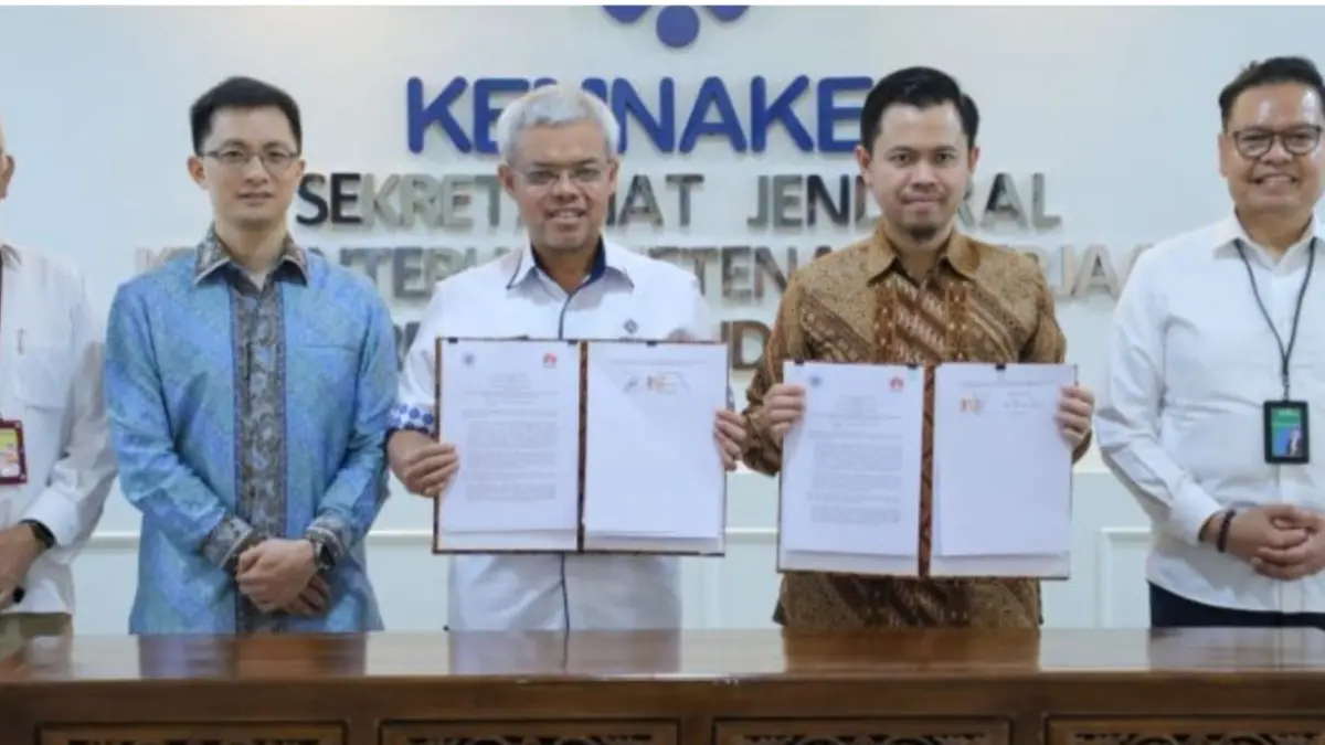 Politeknik Ketenagakerjaan (Polteknaker) dan PT Huawei Tech Investment menandatangani Perjanjian Kerja Sama tentang Kerja Sama Bidang Pendidikan, Pengembangan Kompetensi, dan Pemberdayaan Sumber Daya Manusia di Jakarta, Selasa (23/6). (ANTARA/HO-Kemnaker RI)