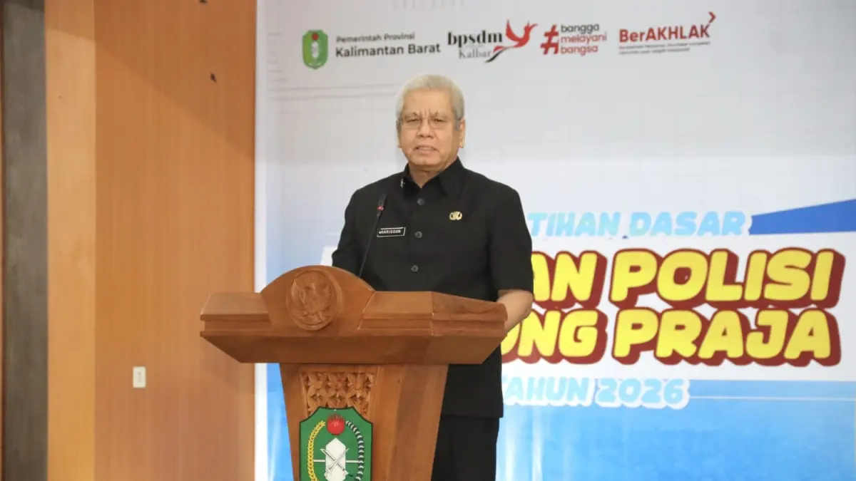 Sekda Kalbar, Harisson, menyampaikan sambutan saat membuka Pelatihan Dasar Satuan Polisi Pamong Praja (Satpol PP) di lingkungan Pemerintah Provinsi Kalbar serta Workshop Penilaian Tingkat Kematangan Perangkat Daerah Tahun 2026. (Adpim Pemprov Kalbar)