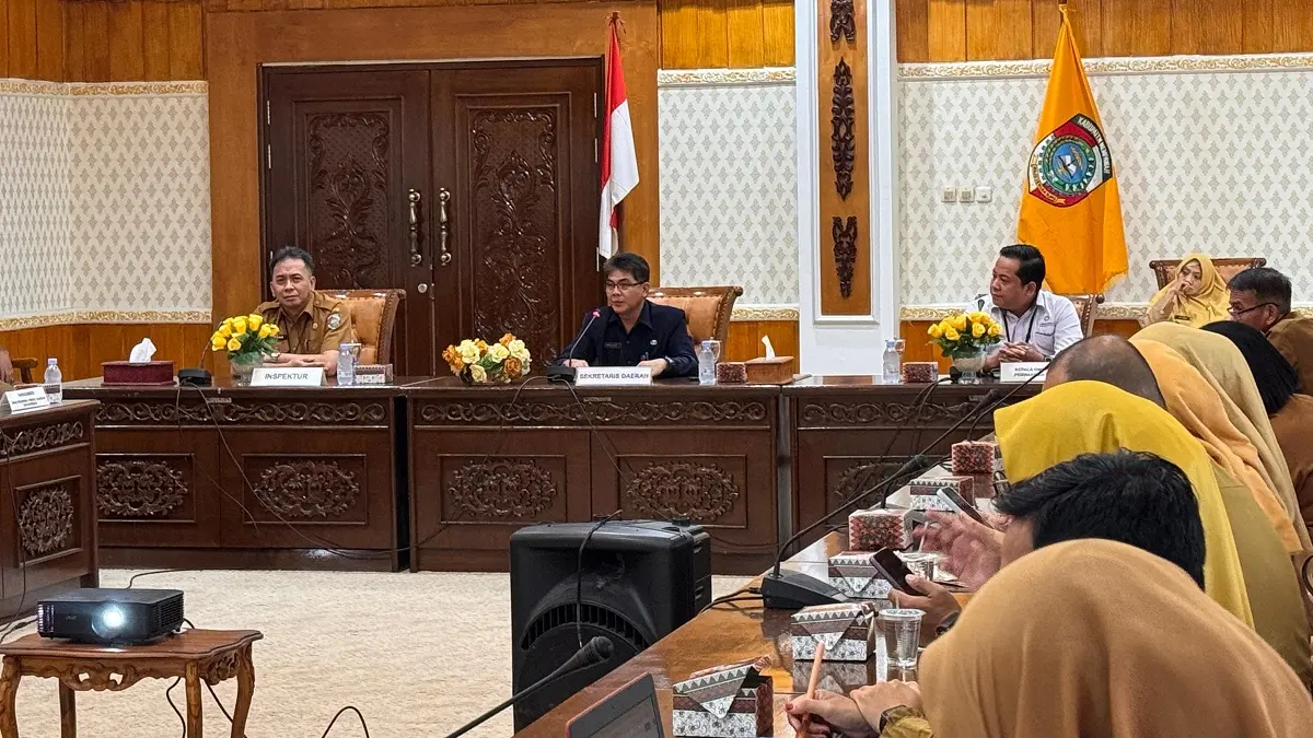 : Sekda Mempawah Abdul Malik membuka sosialisasi pencegahan pungutan liar dalam pelaksanaan SPMB Tahun Ajaran 2026/2027 di Aula Kantor Bupati Mempawah, Selasa (23/6)