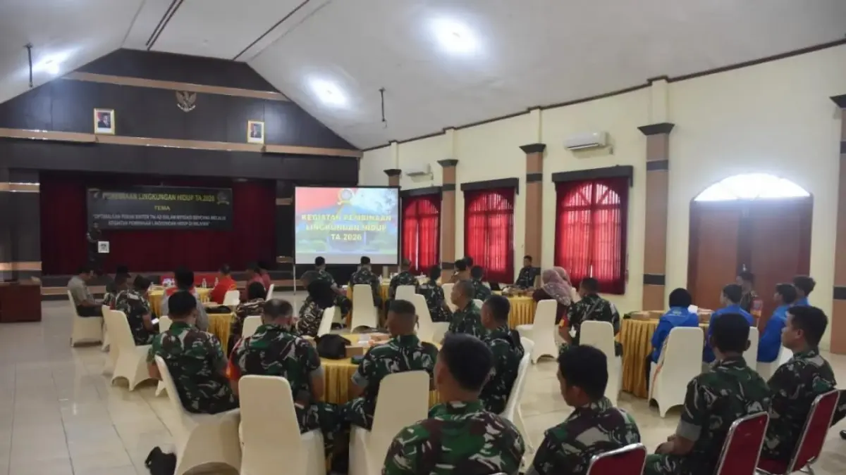 Suasana pembinaan Lingkungan Hidup Tahun 2026 yang diselenggarakan Korem 121/Alambhana Wanawwai (ABW) dan diikuti unsur TNI, pemerintah daerah, instansi terkait, serta berbagai elemen masyarakat di Kabupaten Sintang.