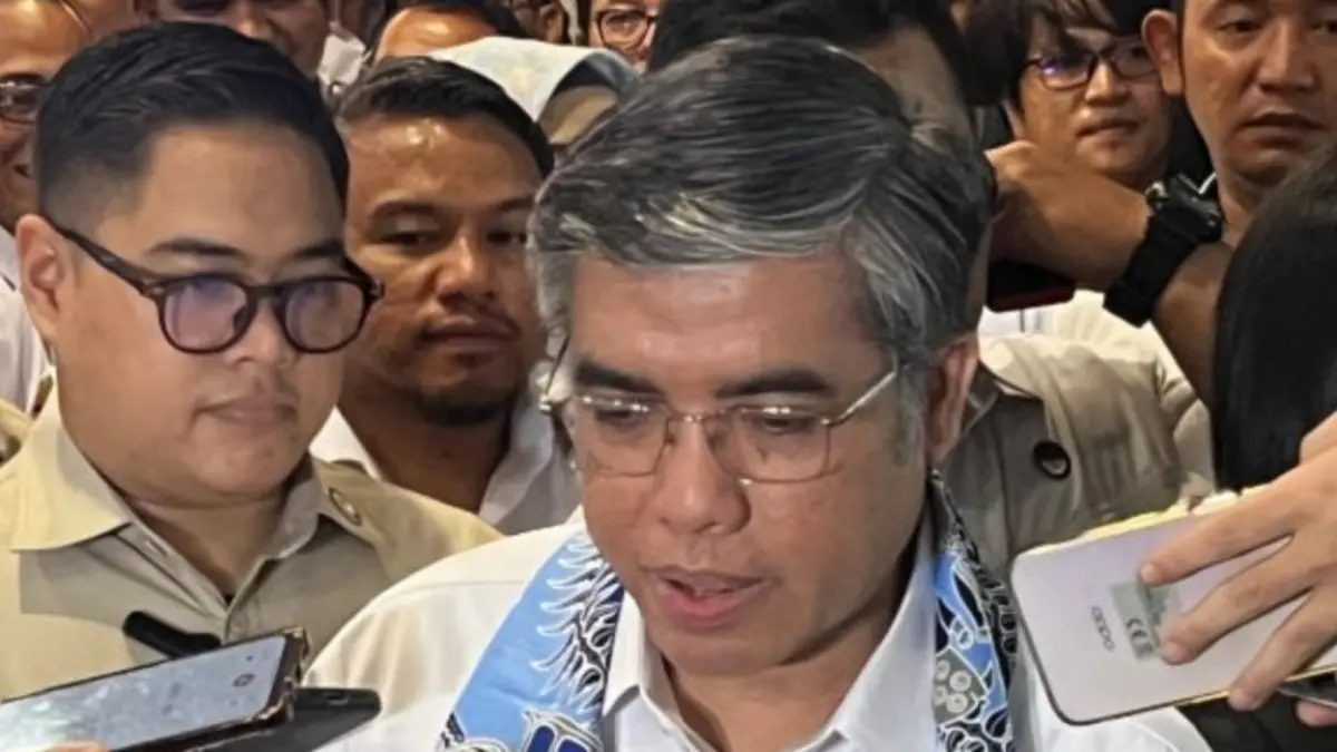Arsip - Menteri Ketenagakerjan (Menaker) Yassierli menanggapi pertanyaan awak media di sela Rapat Kerja Nasional (Rakernas) Konfederasi Serikat Pekerja Indonesia (KSPI) 2026 di Jakarta, Selasa (23/6/). (ANTARA/Arnidhya Nur Zhafira)