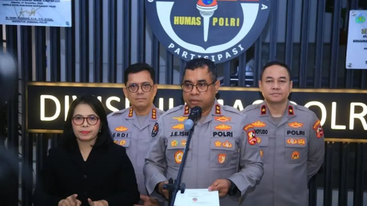 Kadiv Humas Polri Irjen Pol. Johnny Eddizon Isir (kedua dari kanan). (ANTARA/HO-Divisi Humas Polri)