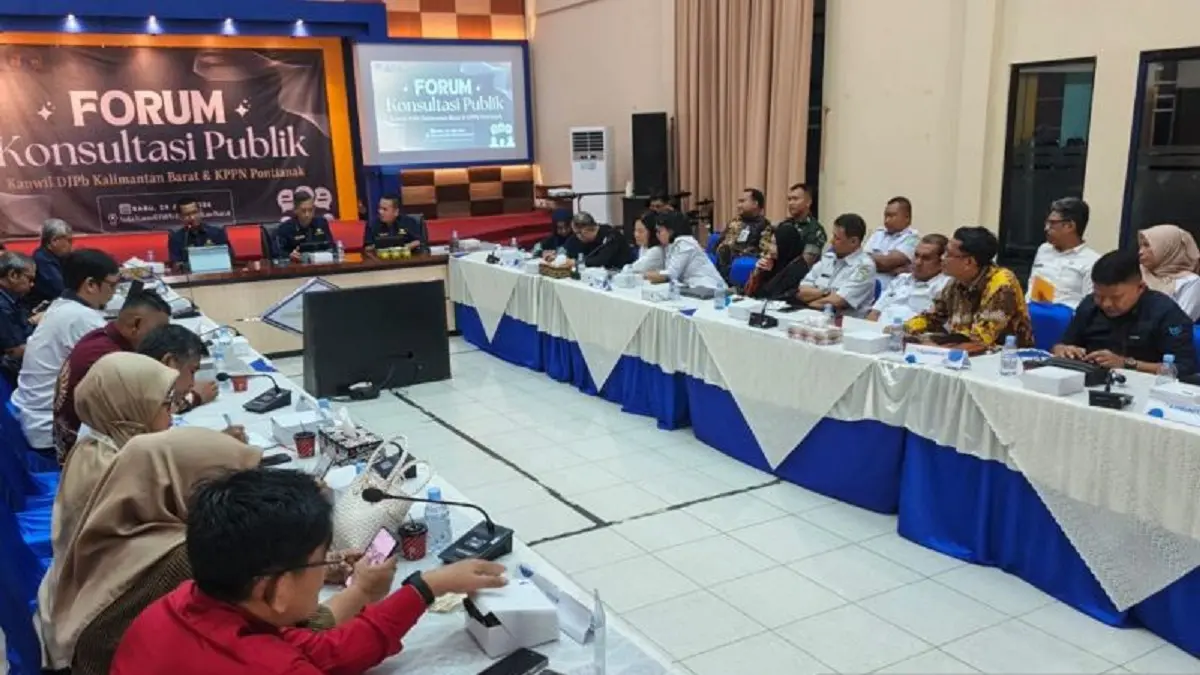 Kepala Kanwil Ditjen Perbendaharaan (DJPb) Kemenkeu Kalbar Rahmat Mulyono dalam kegiatan diskusi publik di Kantor DJPb Kalbar di Pontianak, Kamis (25/6). (Antara)
