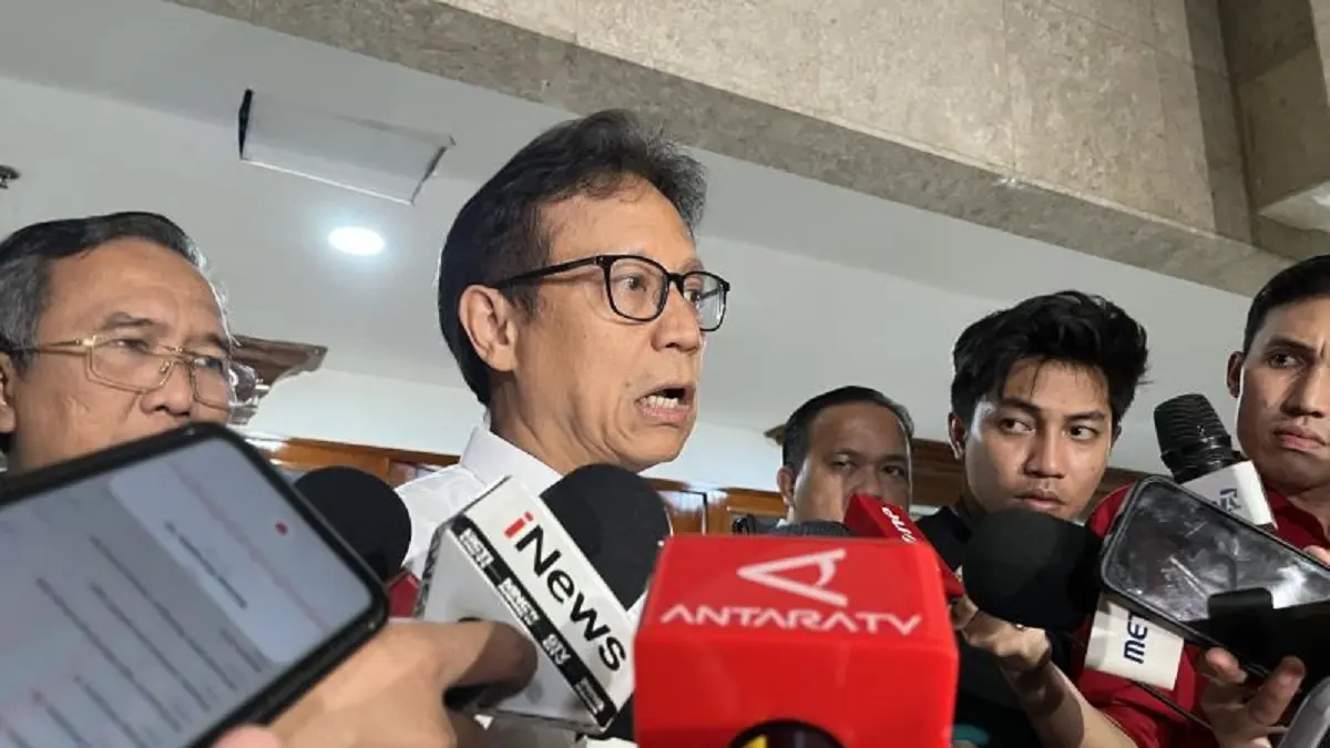 Menteri Kesehatan Budi Gunadi Sadikin menjawab pertanyaan wartawan di Gedung DPR, Jakarta, Kamis (25/6). (ANTARA/Fath Putra Mulya)
