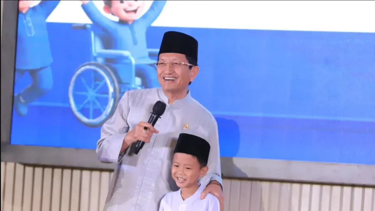 Menteri Agama Nasaruddin Umar bersama anak yatim pada perayaan Lebaran Anak Yatim dan Difabel di Jakarta, Kamis (25/6/2026). Kalimantan Barat menjadi provinsi dengan penyaluran bantuan yatim dan penyandang disabilitas terbesar secara nasional. (Foto: Kemenag)