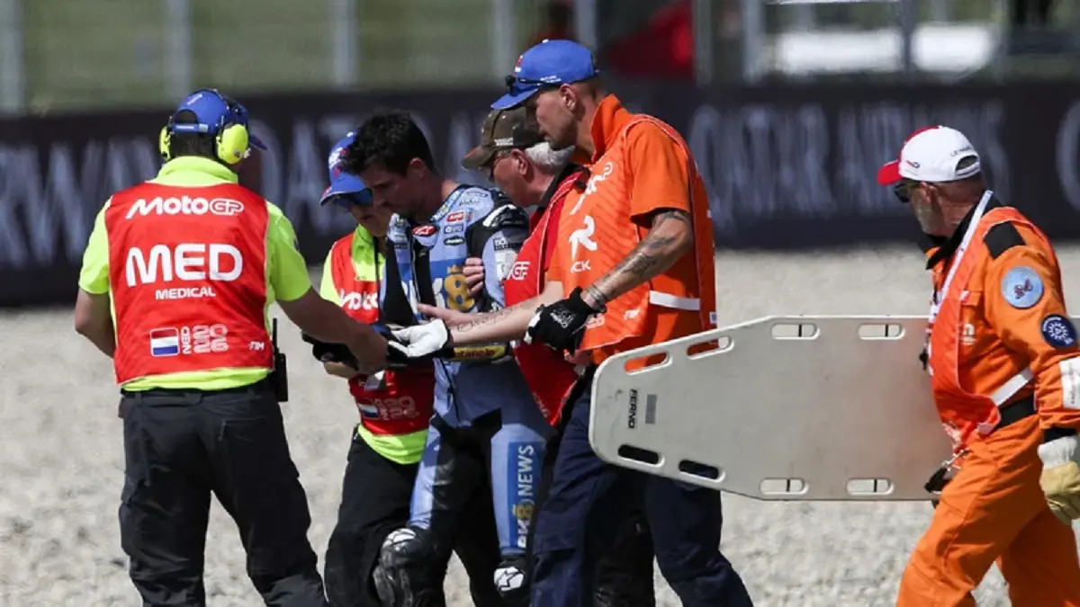 Alex Marquez mengalami kecelakaan saat sesi latihan di MotoGP Assen, Jumat (26/6).(Gold and Goose)