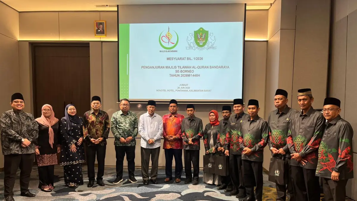 Majlis Islam Sarawak dan Lembaga Pengembangan Tilawatil Quran (LPTQ) Kalimantan Barat foto bersama usai pertemuan. 