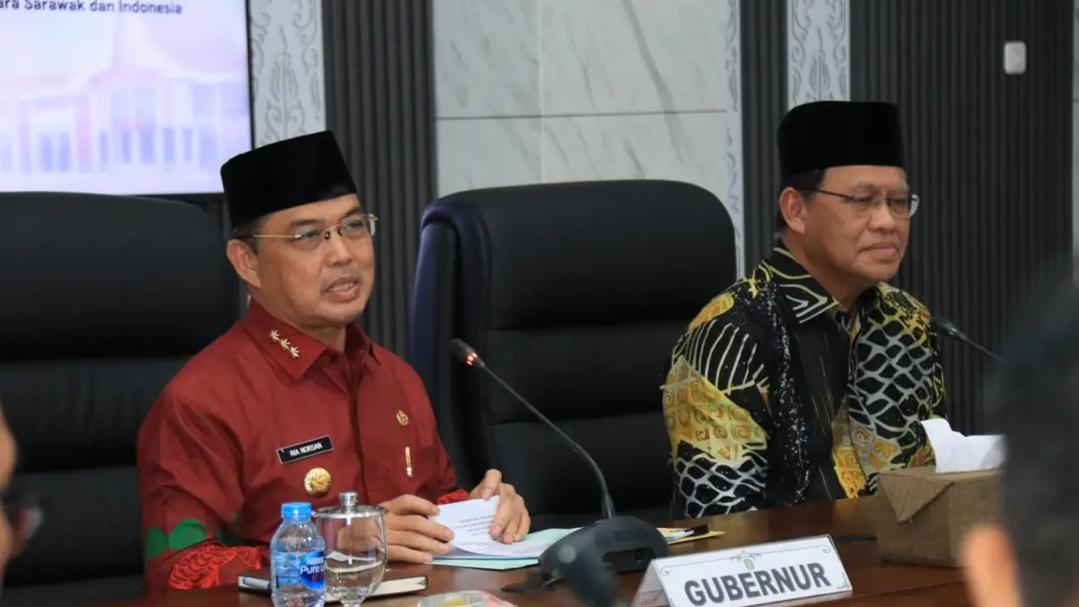 Gubernur Kalimantan Barat Ria Norsan bersama Wakil Menteri (Timbalan Menteri) Jabatan Premier Sarawak, Dr. Haji Abdul Rahman bin Haji Junaidi. (Adpim Pemprov Kalbar)