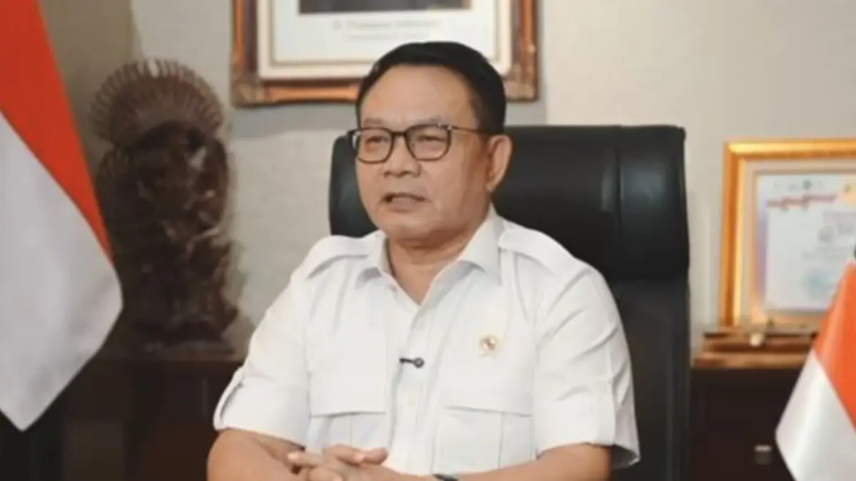 Kepala Staf Kepresidenan Jenderal TNI (Purn) Dudung Abdurachman memberikan pernyataan terkait komitmen pemerintah dalam memberantas peredaran narkotika dalam peringatan Hari Anti Narkotika Internasional pada Jumat (26/6). (ANTARA/HO-KSP)