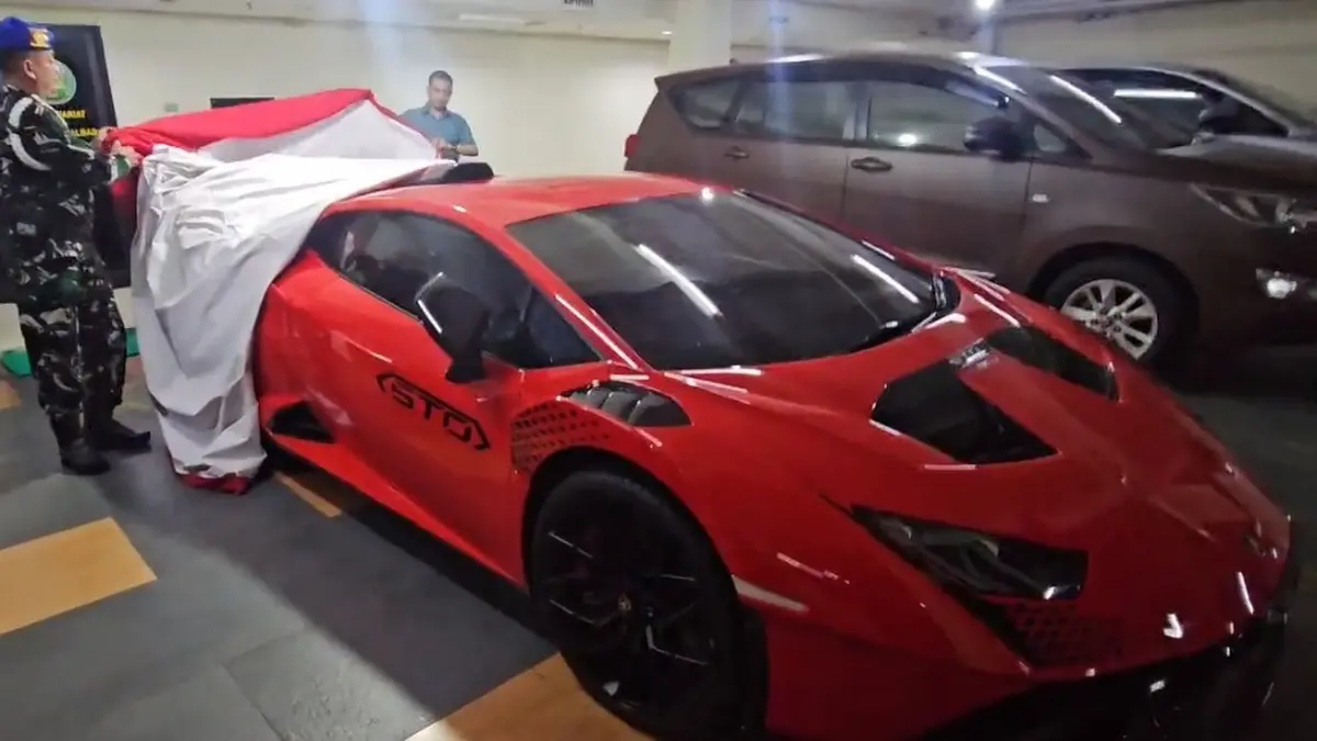 Lamborghini Aventador STO milik Aseng tersangka korupsi IUP Tambang Bauksit Kalbar. (ISTIMEWA)